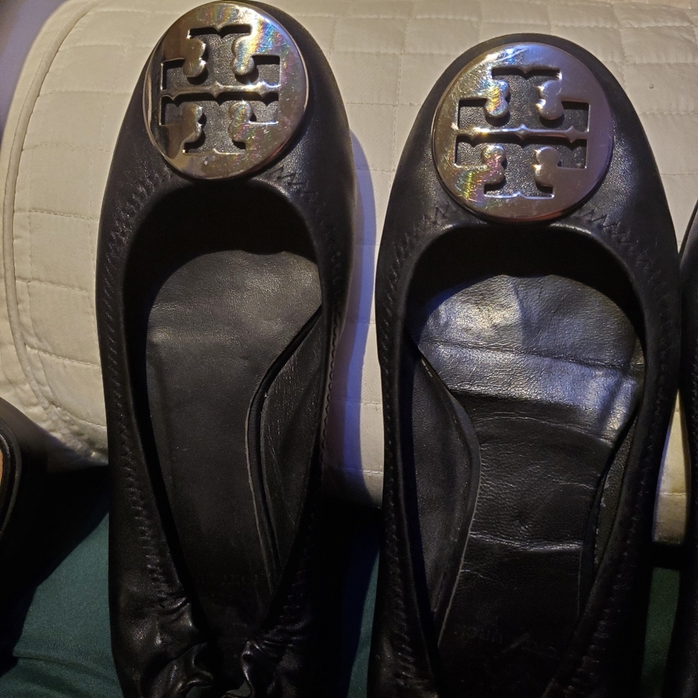 Back and silver tory burch ballerina flats